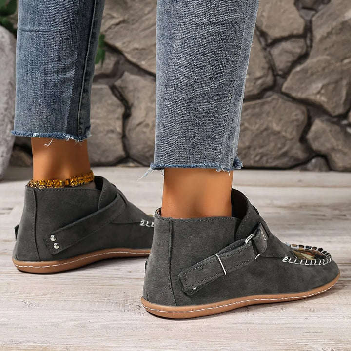 Cara - Komfortable loafers med spændedetalje