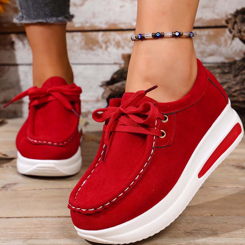 Eirwen - Polstrede sneakers med plateau og snørelukning