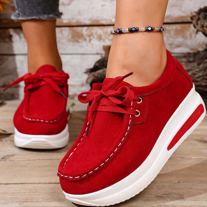 Eirwen - Polstrede sneakers med plateau og snørelukning
