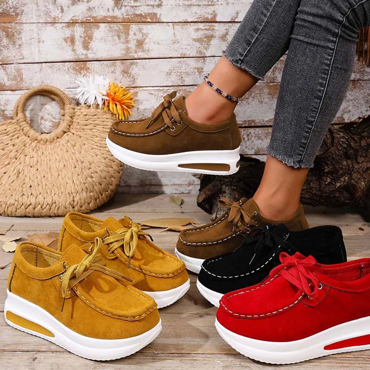 Eirwen - Polstrede sneakers med plateau og snørelukning