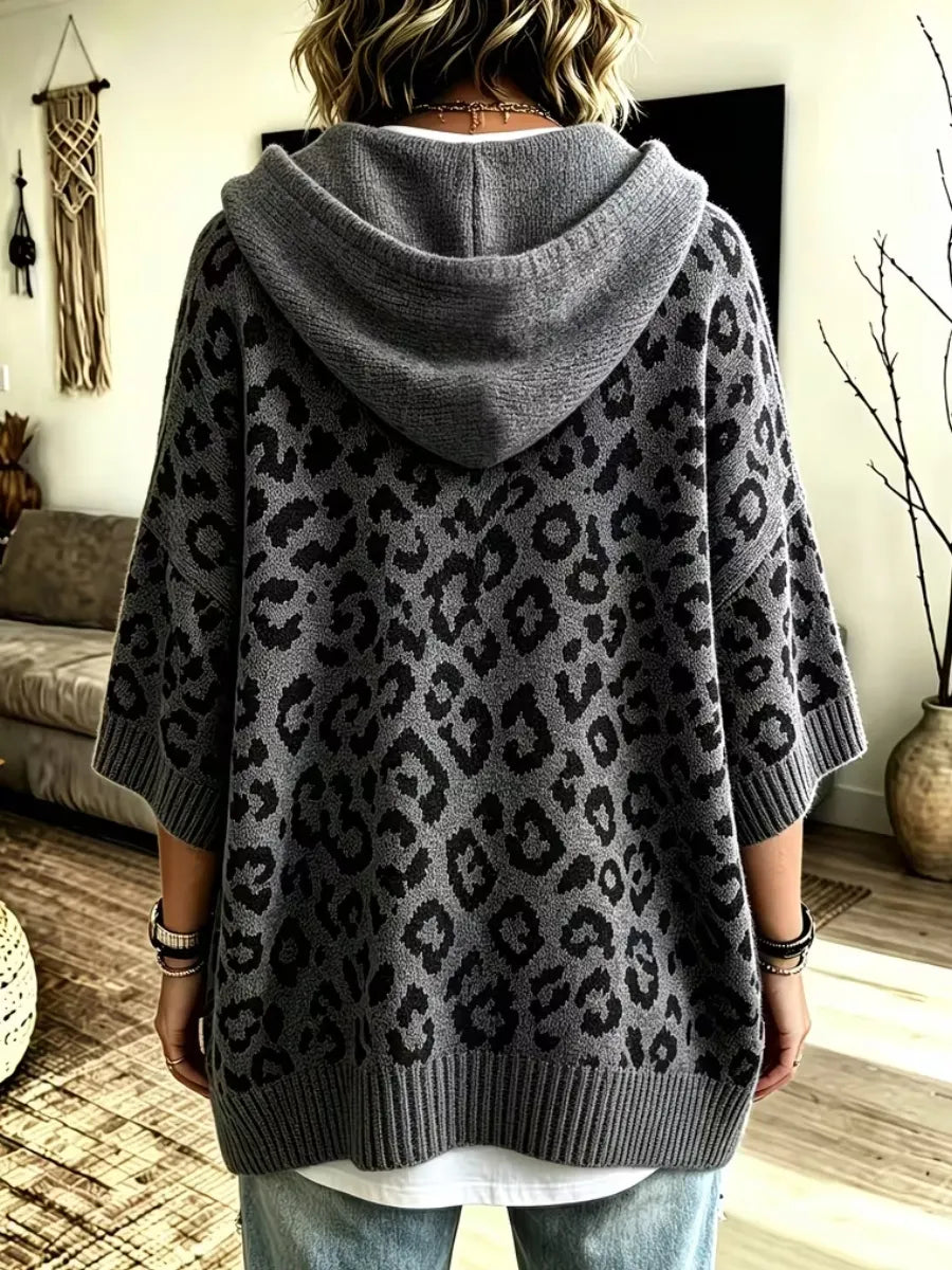 Jocasta - Oversize leopardmønstret strikket hættetrøje