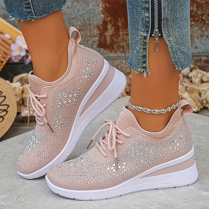 Lilia - Rhinstenbesatte kilehælede sneakers