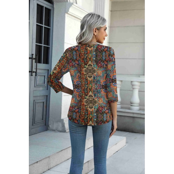 Arianwen - Blød bluse med V-udskæring og print