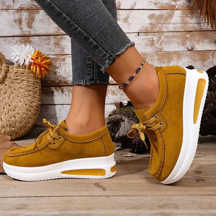 Eirwen - Polstrede sneakers med plateau og snørelukning