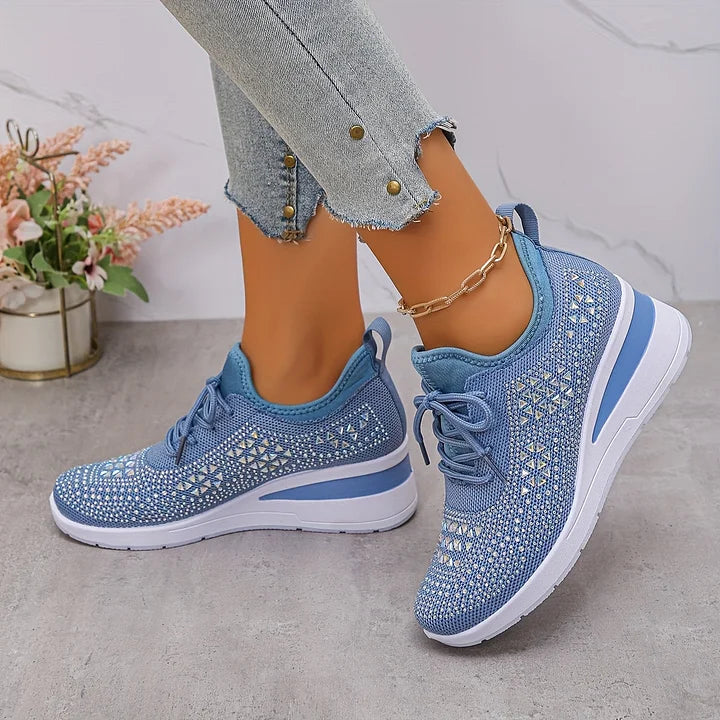 Lilia - Rhinstenbesatte kilehælede sneakers