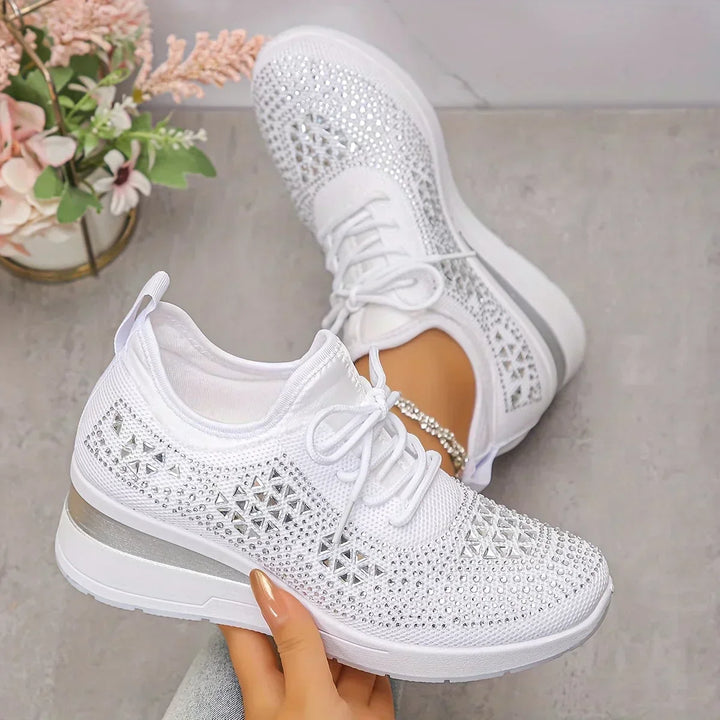 Lilia - Rhinstenbesatte kilehælede sneakers