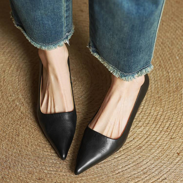 Serelina - elegante pumps med spids tå og kitten heel