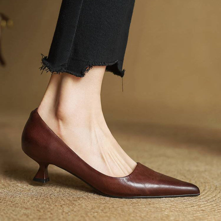 Serelina - elegante pumps med spids tå og kitten heel