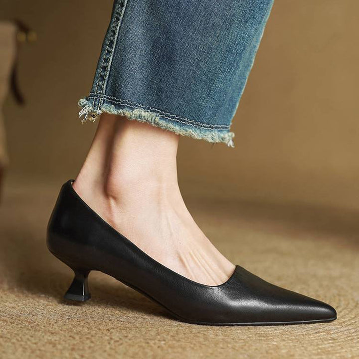 Serelina - elegante pumps med spids tå og kitten heel