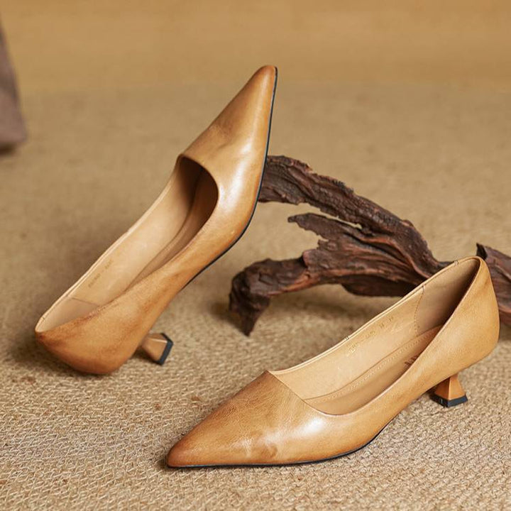 Serelina - elegante pumps med spids tå og kitten heel
