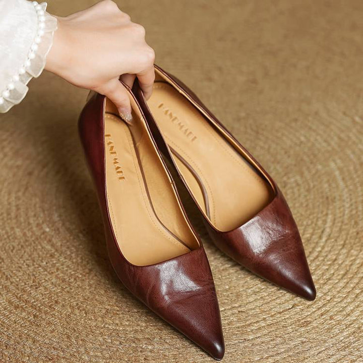 Serelina - elegante pumps med spids tå og kitten heel