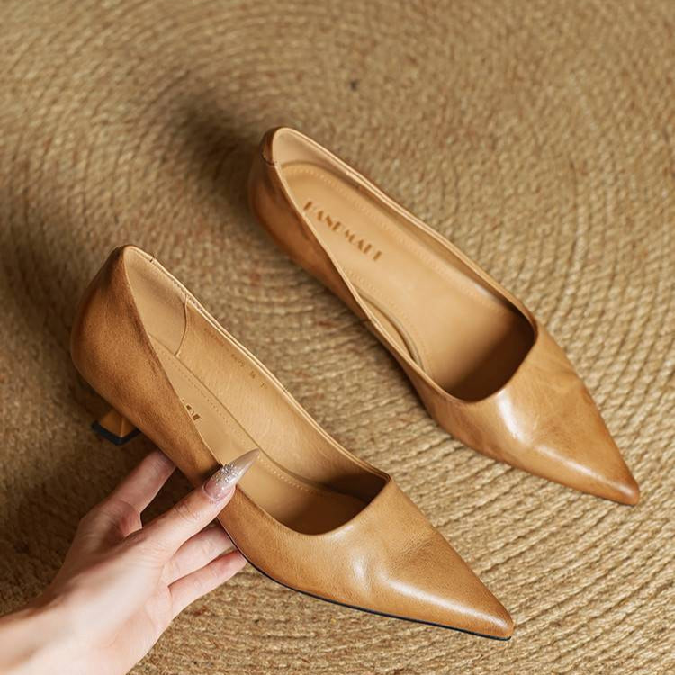 Serelina - elegante pumps med spids tå og kitten heel