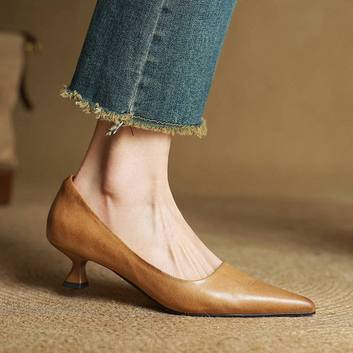 Serelina - elegante pumps med spids tå og kitten heel