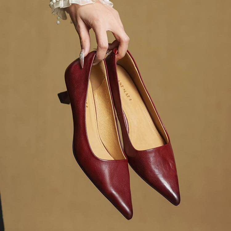 Serelina - elegante pumps med spids tå og kitten heel