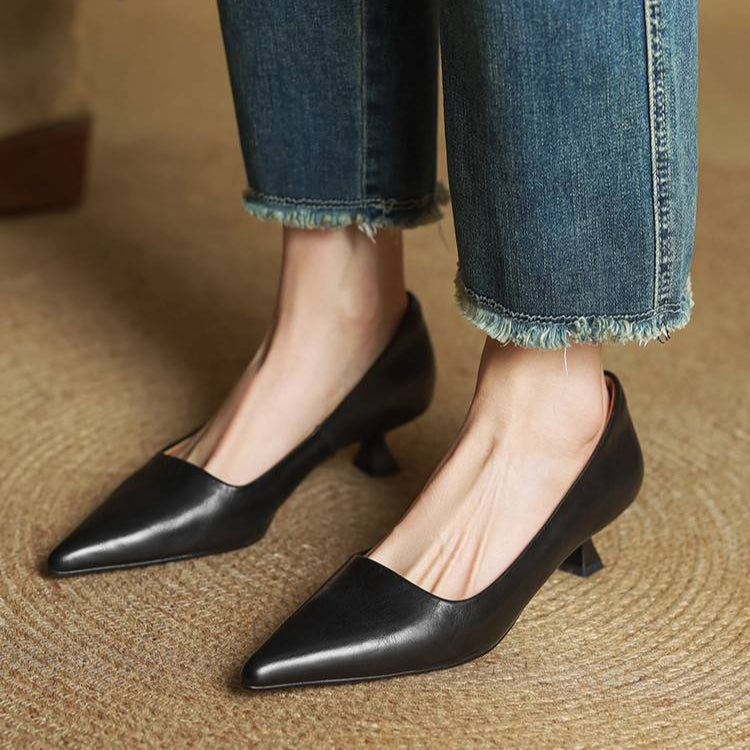 Serelina - elegante pumps med spids tå og kitten heel
