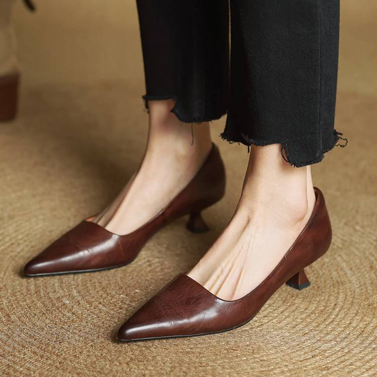 Serelina - elegante pumps med spids tå og kitten heel
