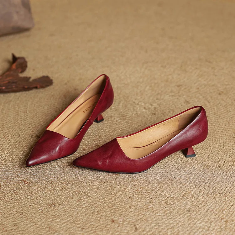 Serelina - elegante pumps med spids tå og kitten heel