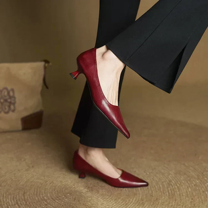 Serelina - elegante pumps med spids tå og kitten heel
