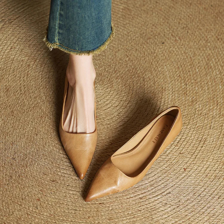 Serelina - elegante pumps med spids tå og kitten heel