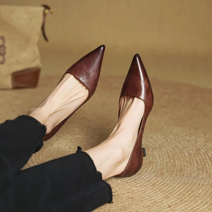 Serelina - elegante pumps med spids tå og kitten heel