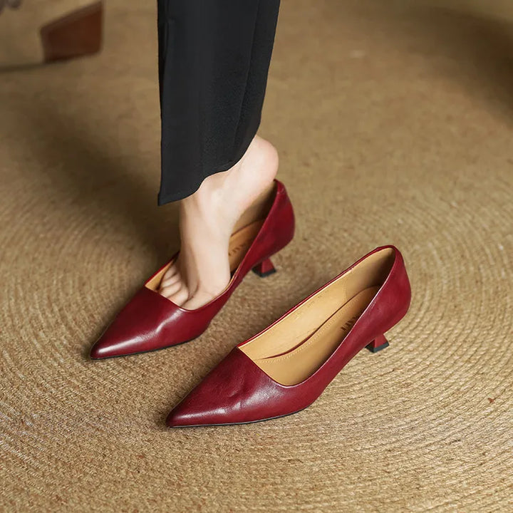 Serelina - elegante pumps med spids tå og kitten heel
