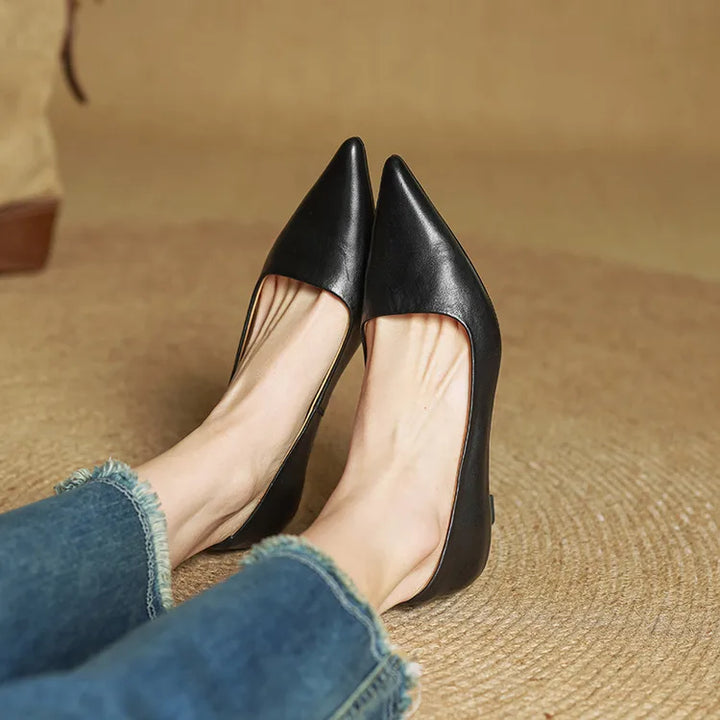 Serelina - elegante pumps med spids tå og kitten heel