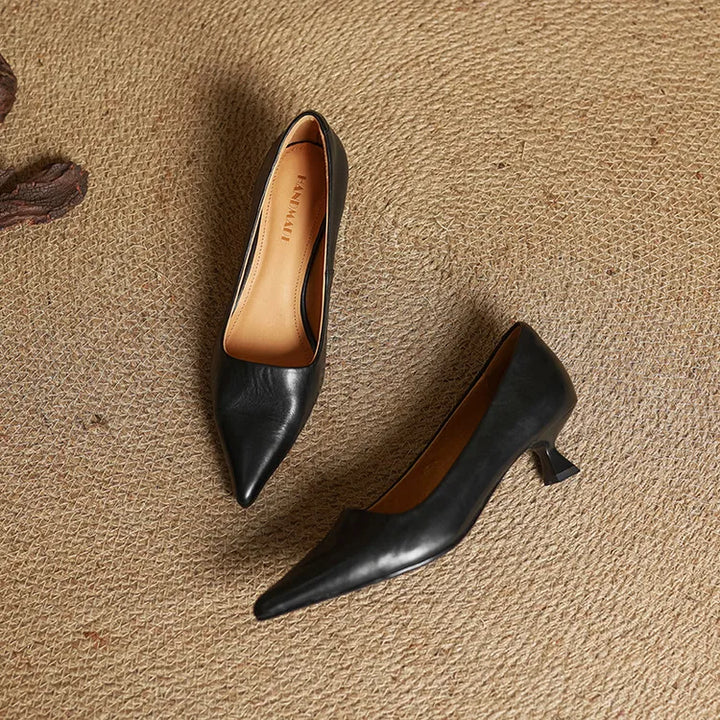Serelina - elegante pumps med spids tå og kitten heel