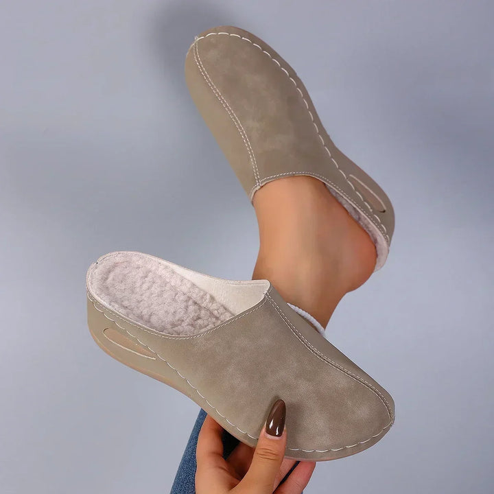 Arisca - Plyssede slip-on-tøfler