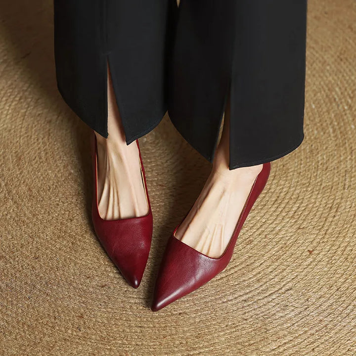 Serelina - elegante pumps med spids tå og kitten heel
