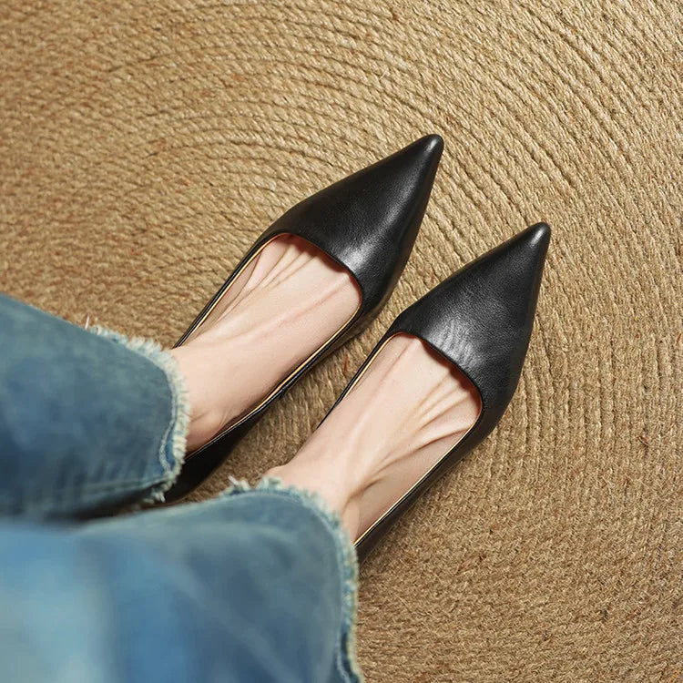 Serelina - elegante pumps med spids tå og kitten heel