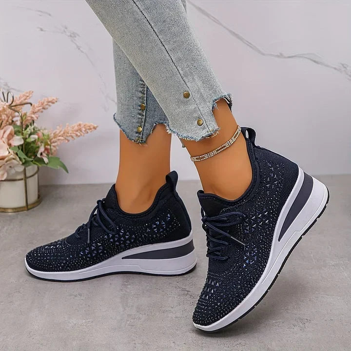 Lilia - Rhinstenbesatte kilehælede sneakers