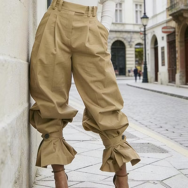 Dianella - Højtaljede bukser med flæsekant