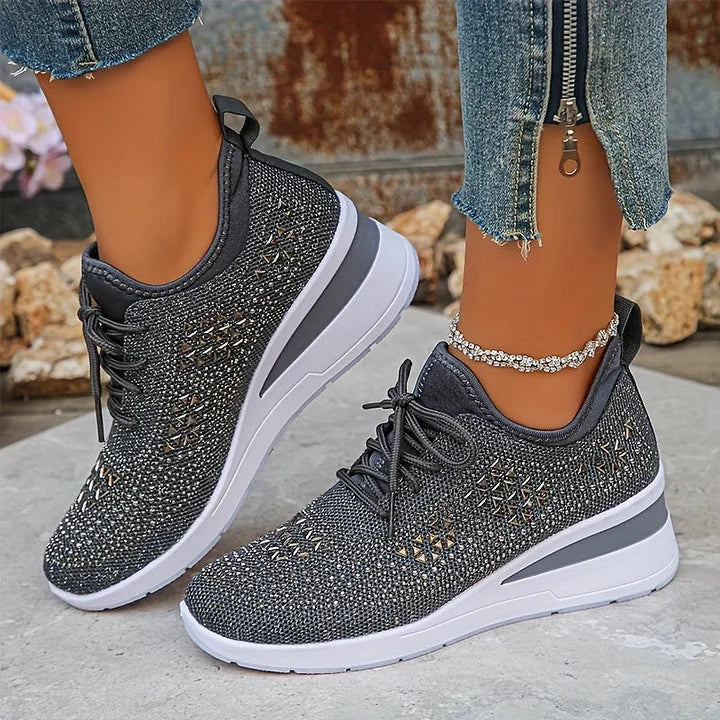 Lilia - Rhinstenbesatte kilehælede sneakers