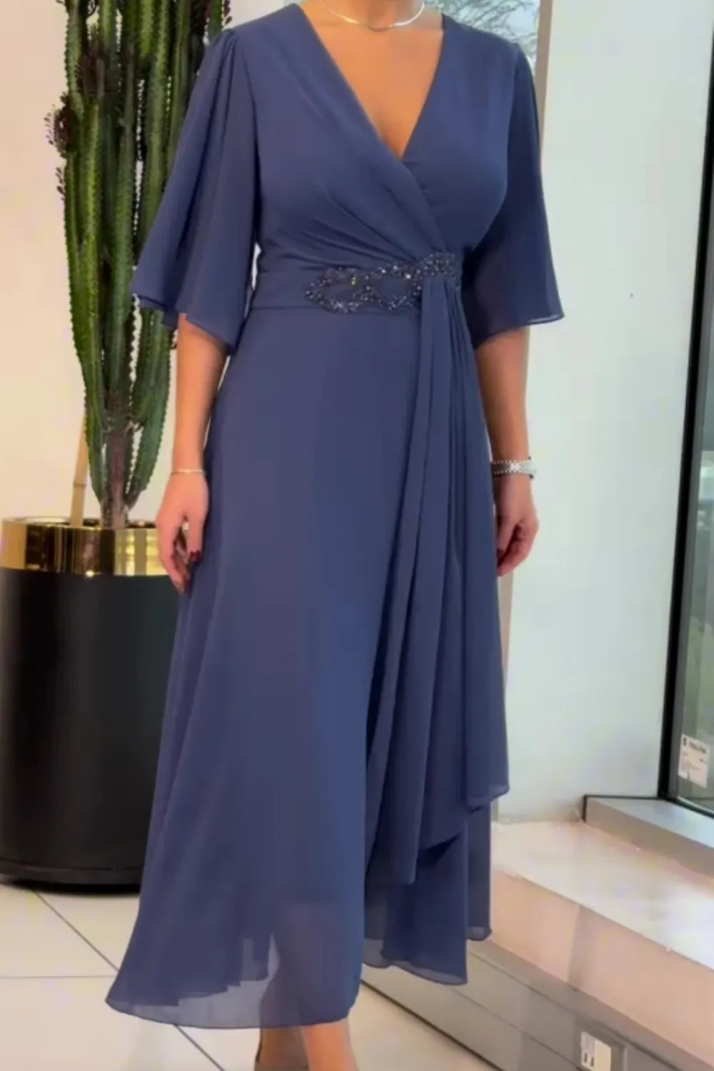 Celinette - Maxikjole i chiffon med krystalbesat talje