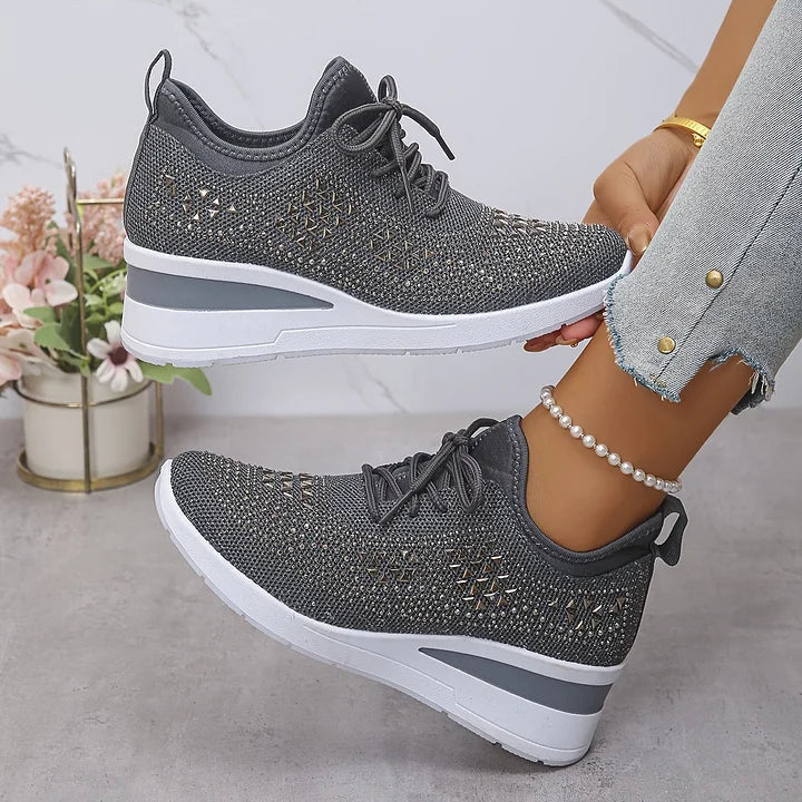 Lilia - Rhinstenbesatte kilehælede sneakers
