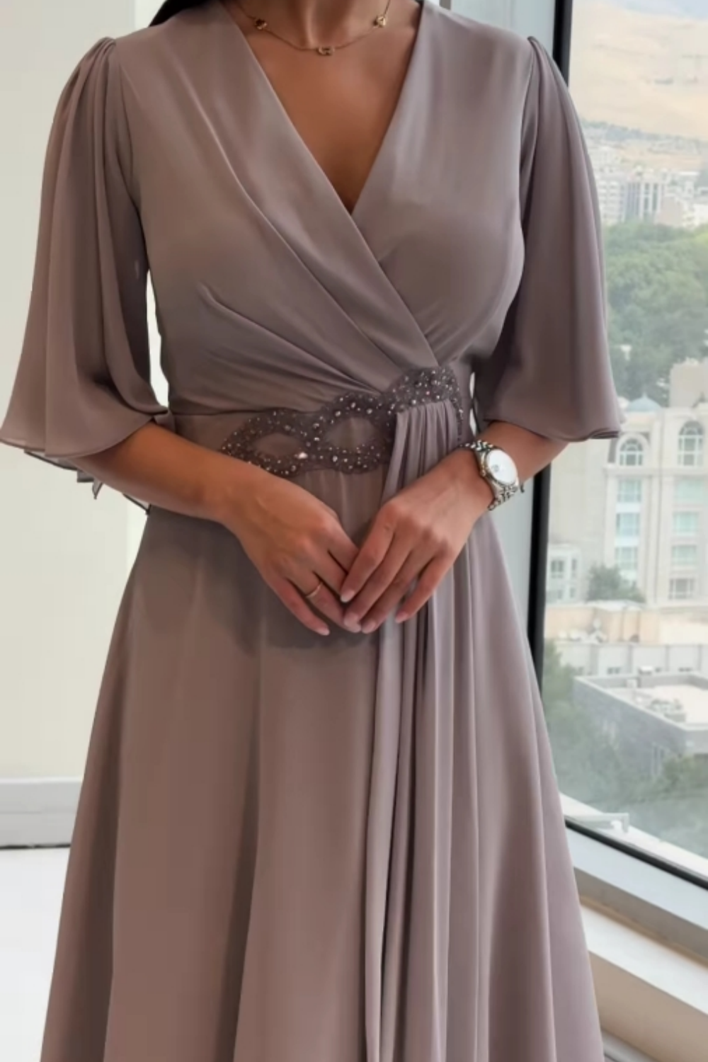 Celinette - Maxikjole i chiffon med krystalbesat talje